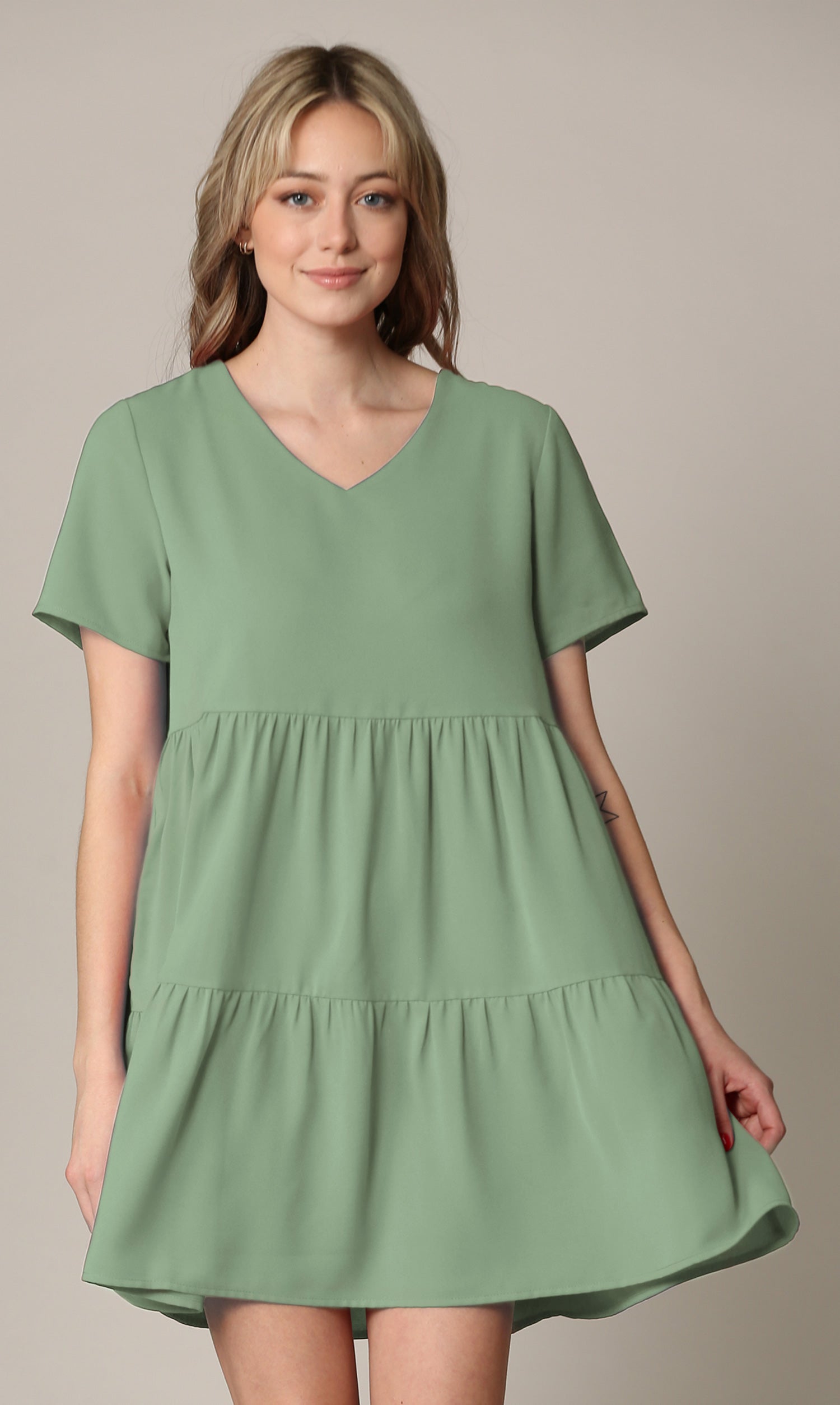 https://www.dailyhaute.com/cdn/shop/products/Made-By-Johnny-Casual-Flowy-Swing-Shift-Short-Sleeve-Tiered-Dress-Daily-Haute-2290_1500x2507.jpg?v=1695674655